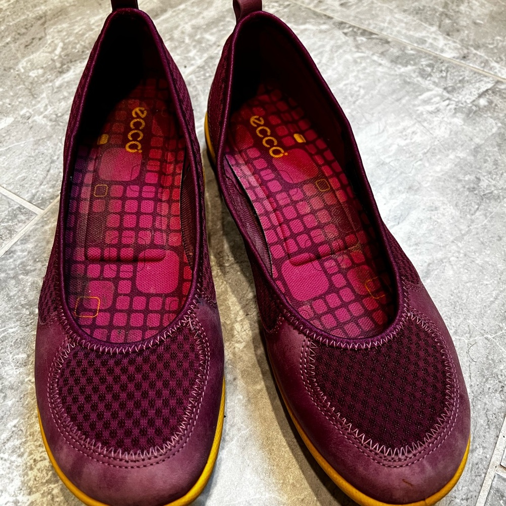 Ecco slip on flats size 41, cranberry and yellow